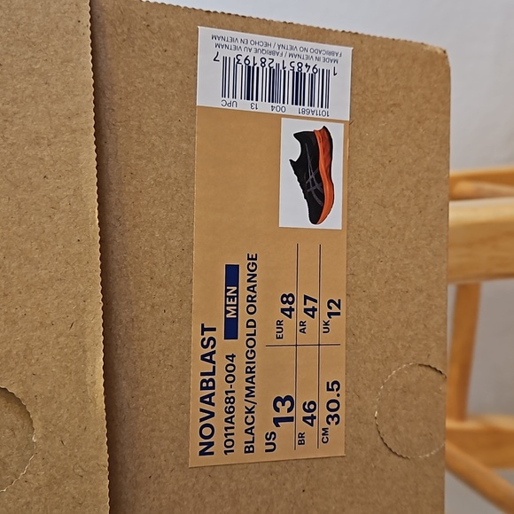 Novablast Asics Running Shoes NWOT - Picture 14 of 15